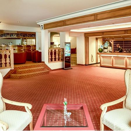 Vital Resort Muehl 巴特劳特堡 外观 照片 The lobby of the hotel