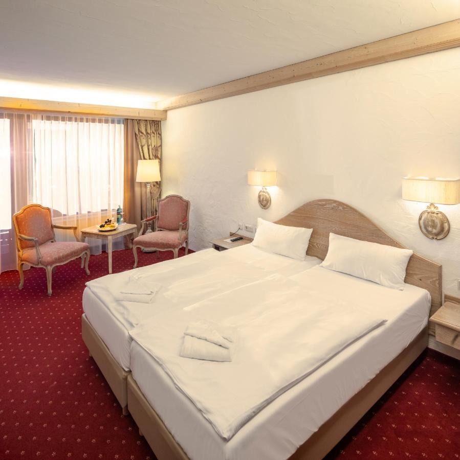 Vital Resort Muehl 巴特劳特堡 外观 照片 A typical hotel room
